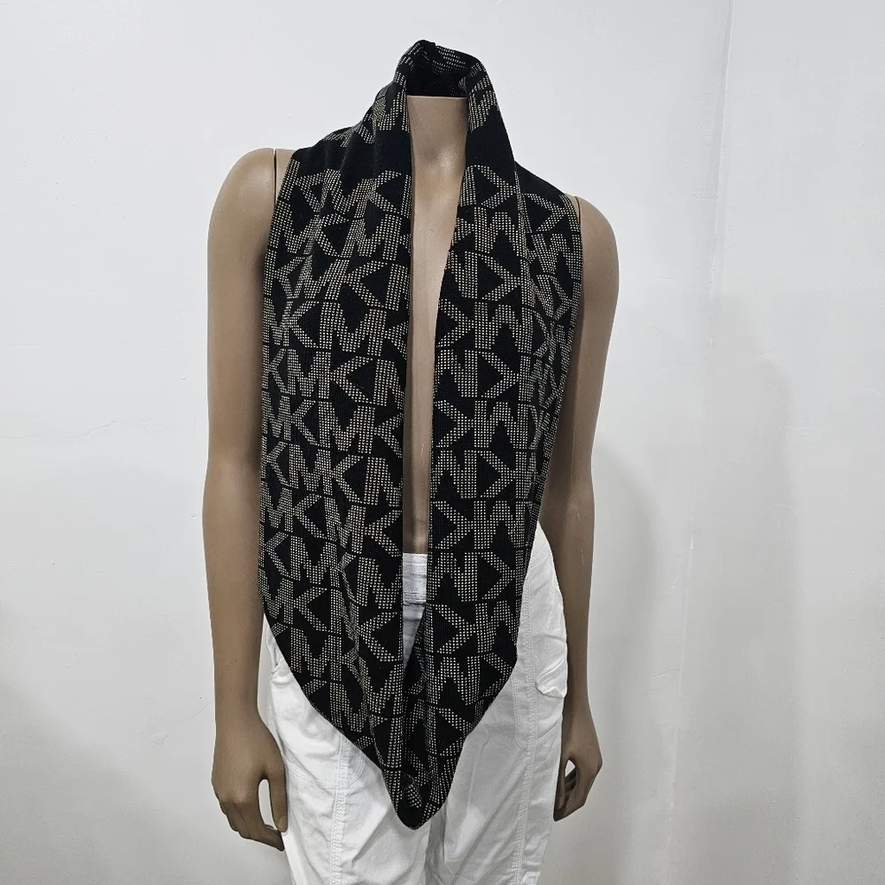 Michael kors women scarf  brown/black.